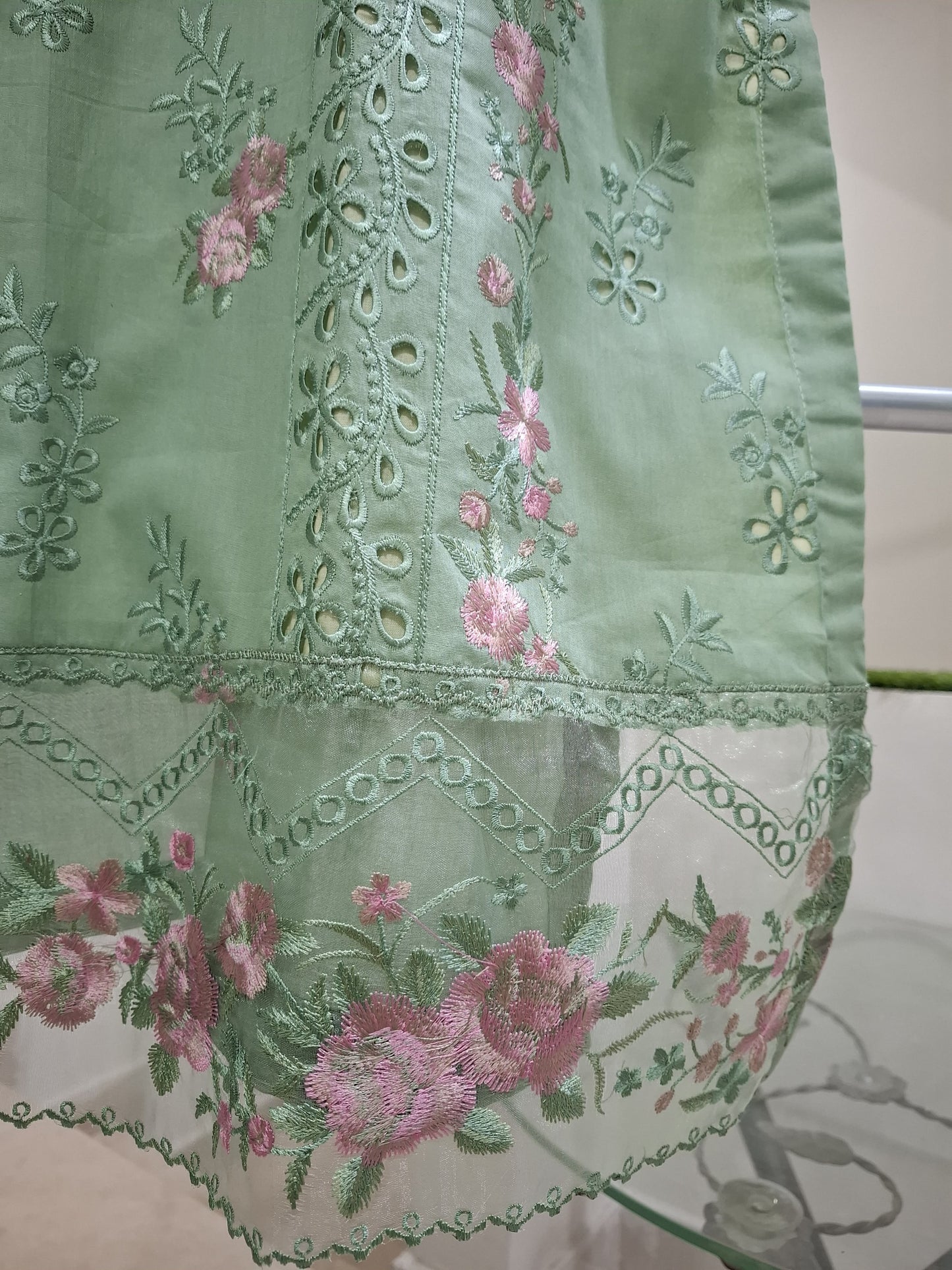 Women's 3pc Chikankari Lawn Outfit | Traditional & Trendy