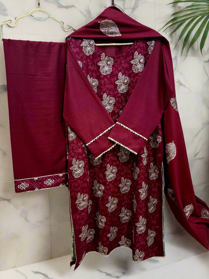 Elegant 3-Piece Dhanak Suit – Embroidered Shirt, Trousers & Dupatta