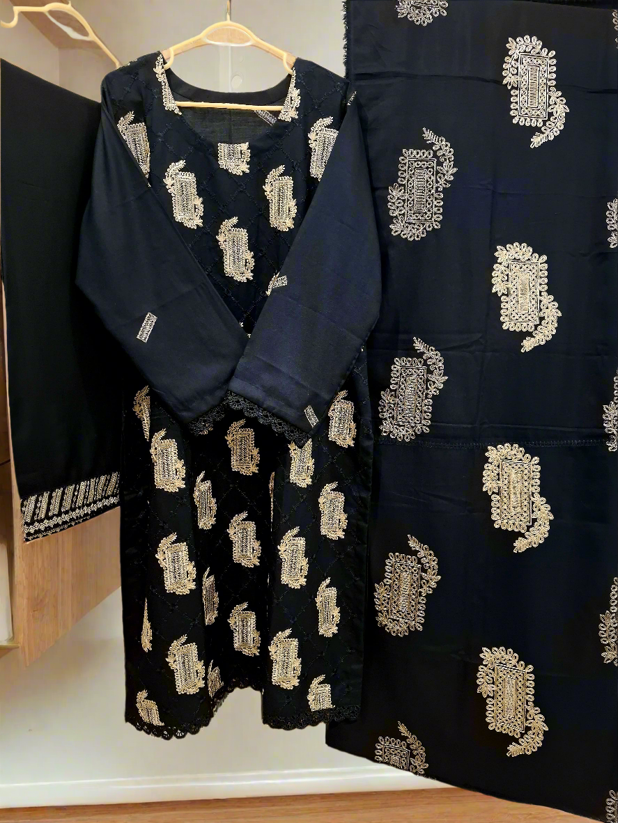 3pc DhanakWinter-Ready Dhanak 3pc Ensemble – Soft Fabric with Classic Detailing