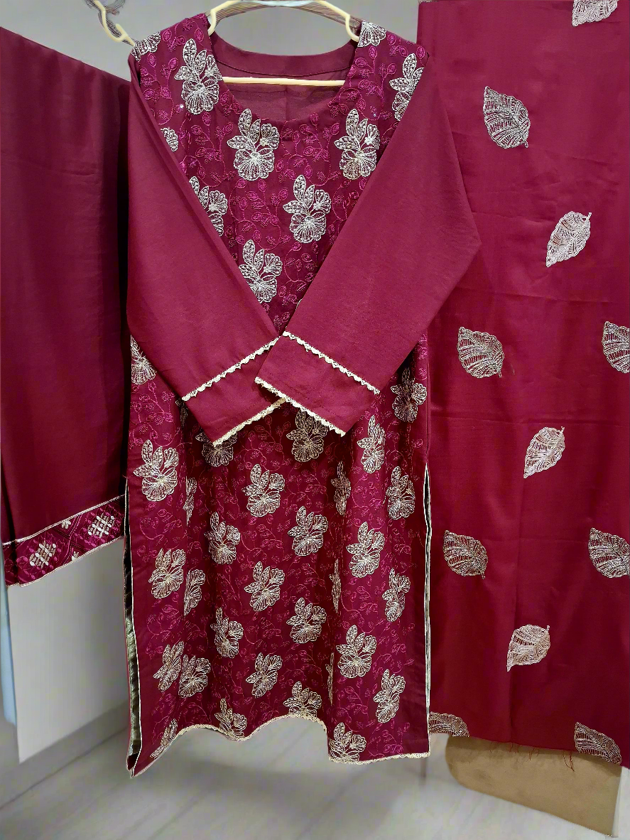 Elegant 3-Piece Dhanak Suit – Embroidered Shirt, Trousers & Dupatta