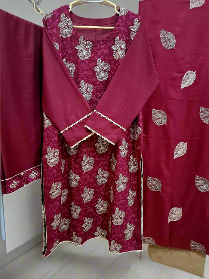 Elegant 3-Piece Dhanak Suit – Embroidered Shirt, Trousers & Dupatta