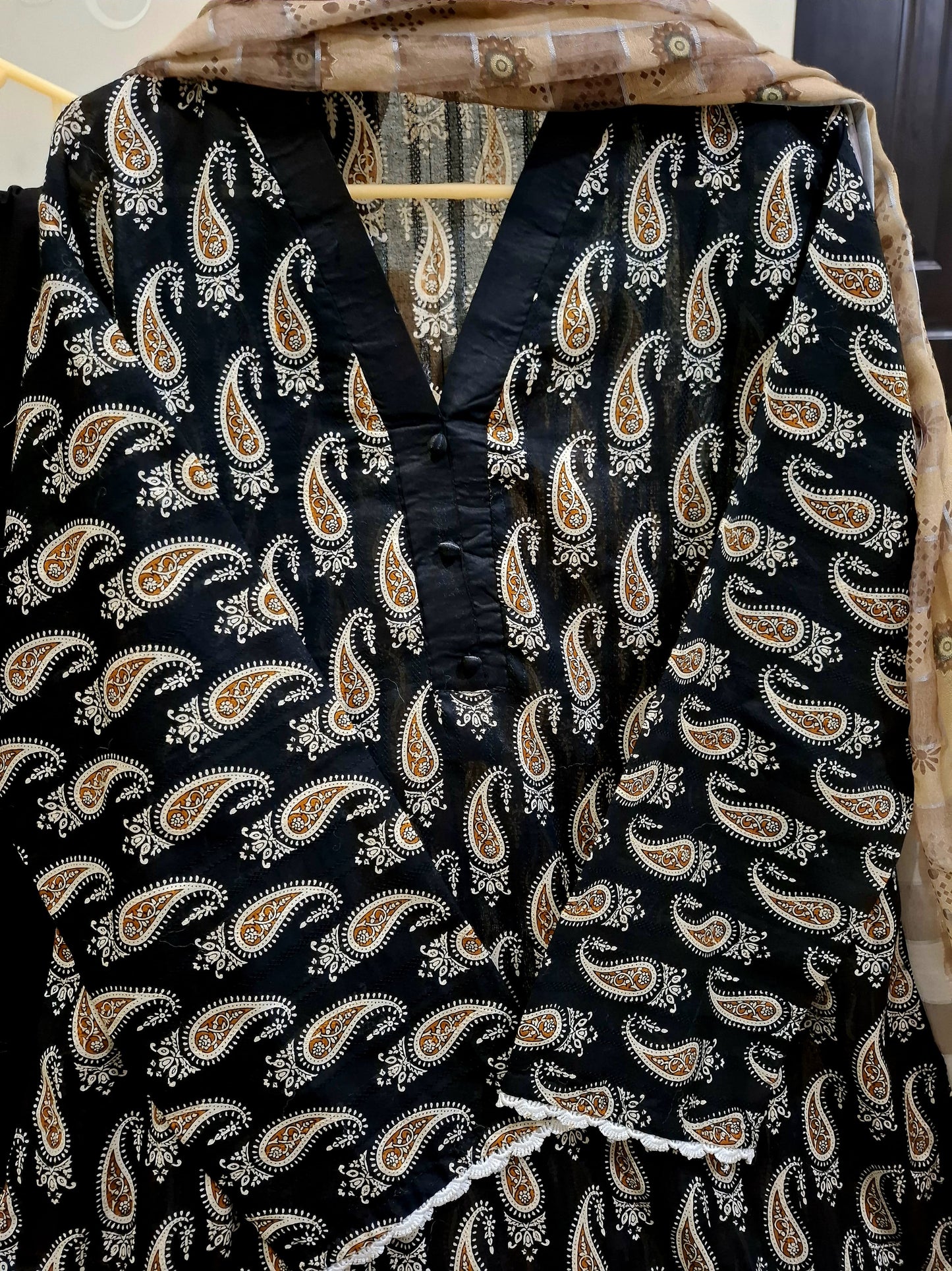 Elegant Lawn 3-Piece Suit | Summer Ready & Stylish