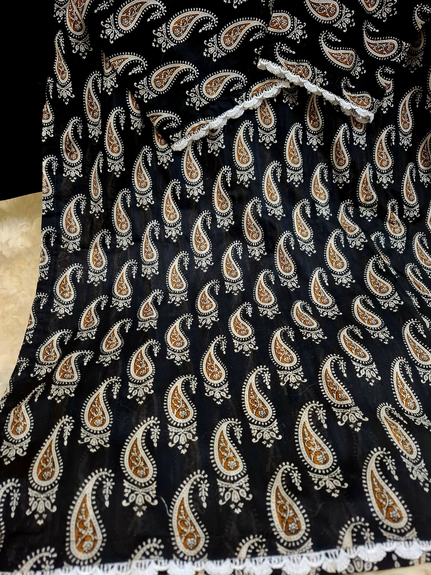 Elegant Lawn 3-Piece Suit | Summer Ready & Stylish