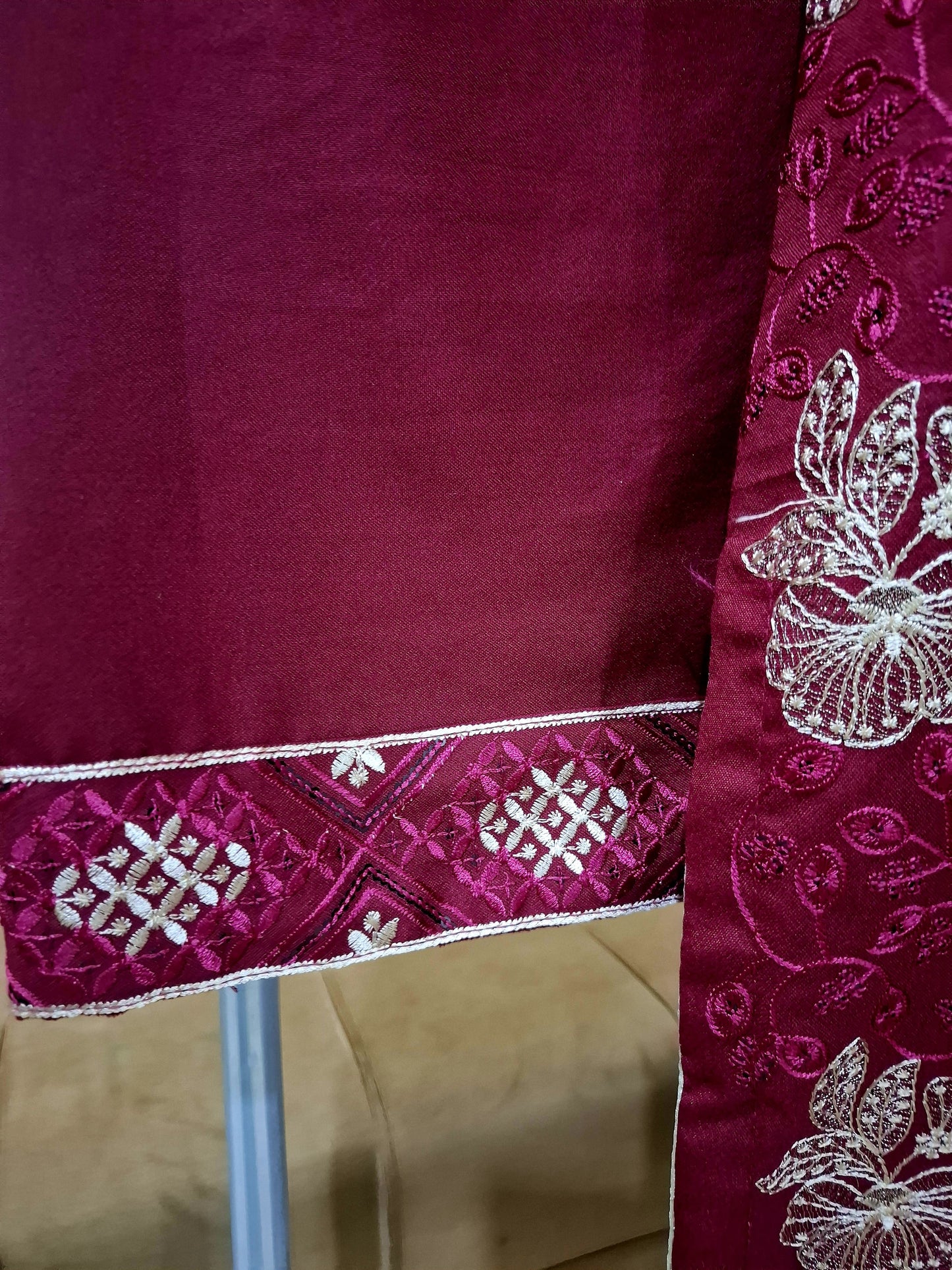 Elegant 3-Piece Dhanak Suit – Embroidered Shirt, Trousers & Dupatta